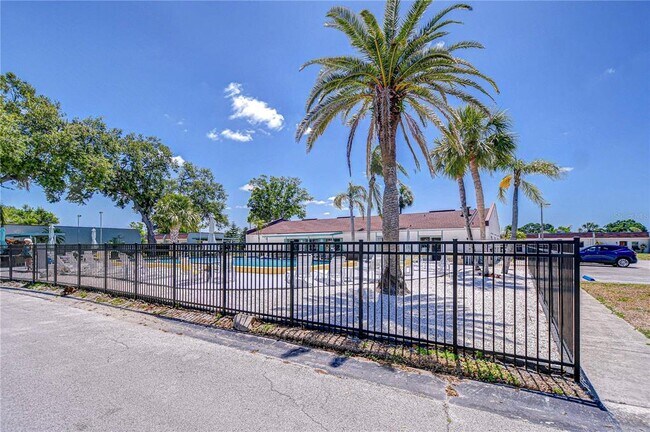 Building Photo - 13870 Oakwood Ln