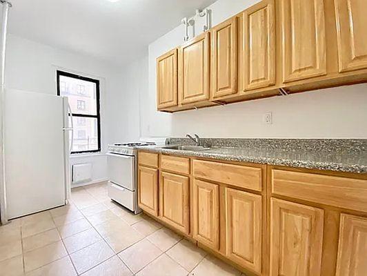 Primary Photo - 3 bedroom in New York NY 10040