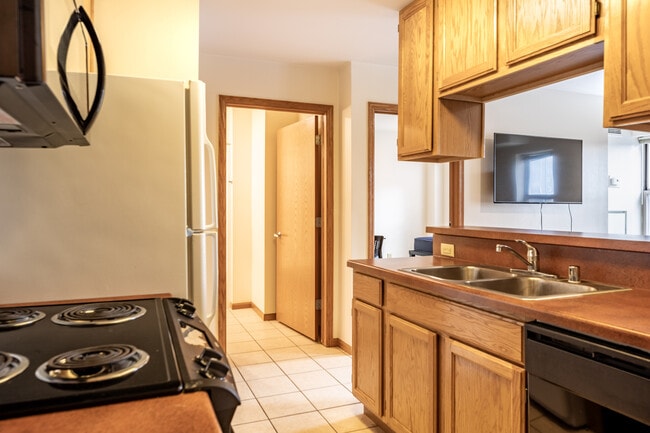 Kitchen and Breakfast Bar - Varsity Campus Apartments