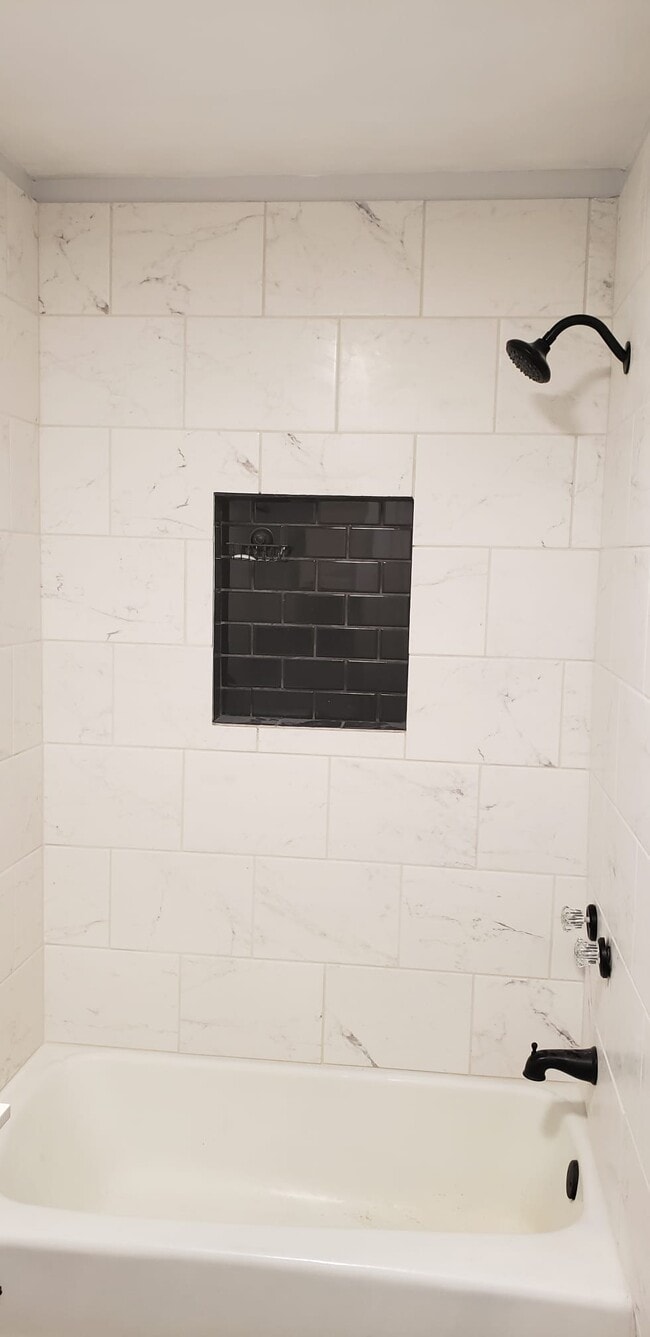 Building Photo - 1112 E Cleveland Ave