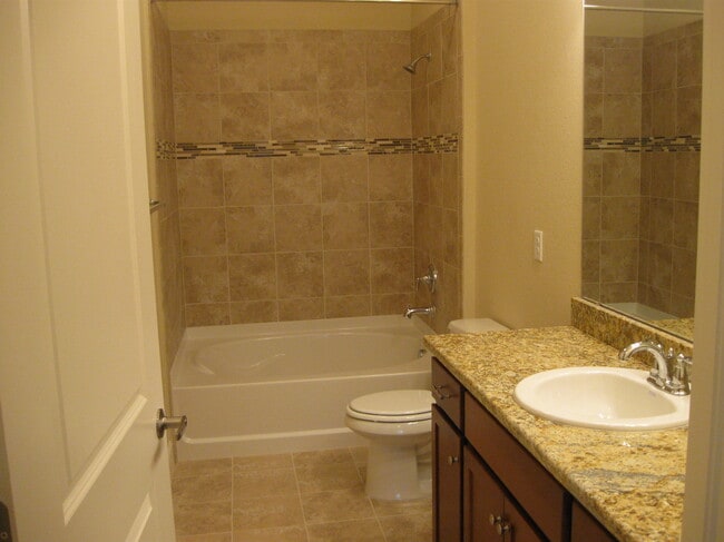 Building Photo - 303 Inverness Way S