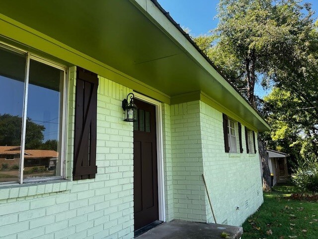 Building Photo - 8593 Victoria