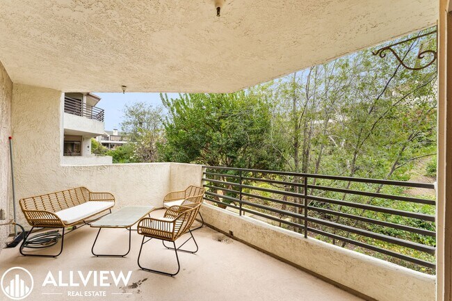 Building Photo - Fully Furnished Condo (2 Bed/2 Bath + Den) Nestled in the Coveted Newport Heights Community!