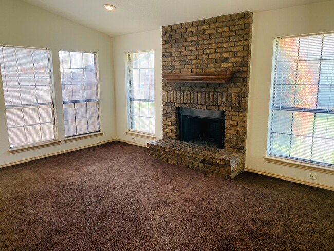 Building Photo - 3125 Tudor Ln