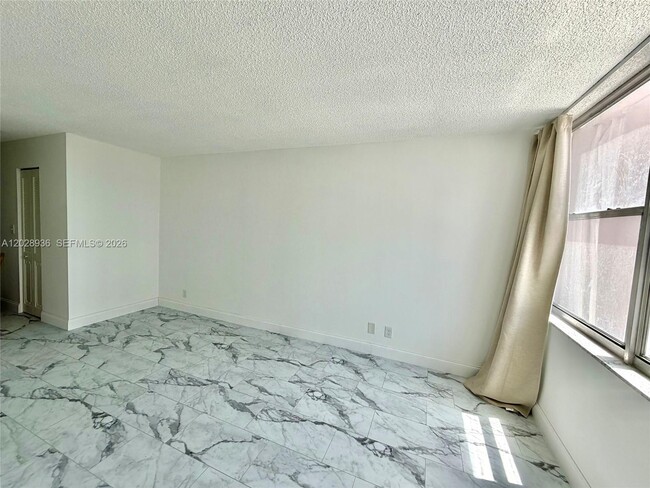 Building Photo - 2101 S Ocean Dr