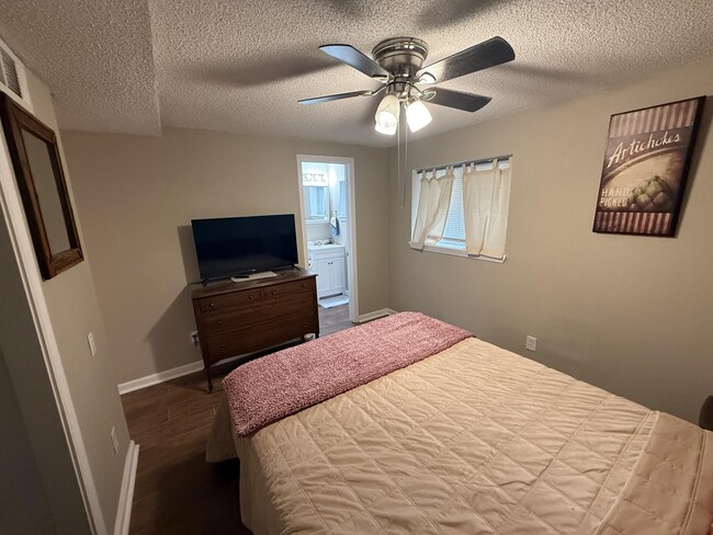 Building Photo - 105 N Garth Ave