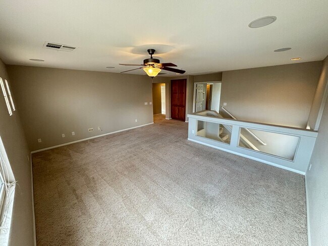 Building Photo - Beautiful two-story home with 4 BED / 2.5 ...