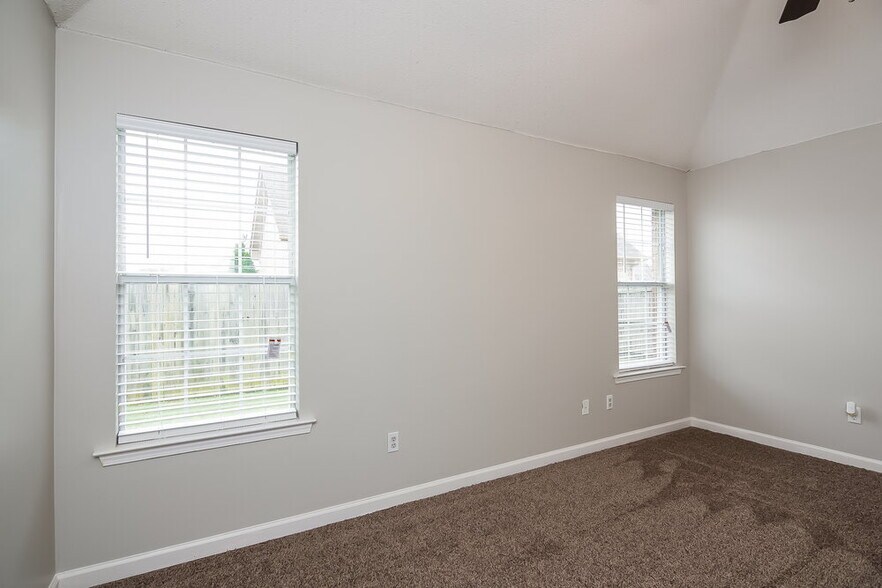 Building Photo - 115 Mossy Springs Dr