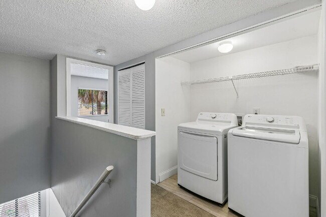 Building Photo - Fully Renovated 2-Bedroom Condo—Just 1 Mile from Universal!
