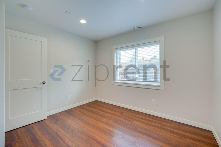 Building Photo - 13449 14th Ave S