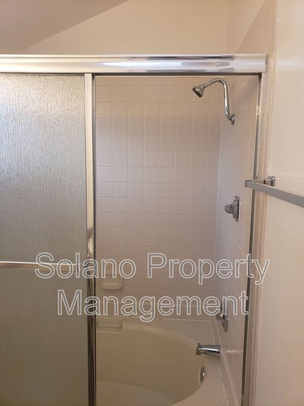 Building Photo - 654 Catalina Cir