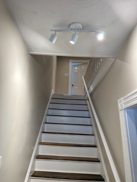 Building Photo - 22 Ashland Ave