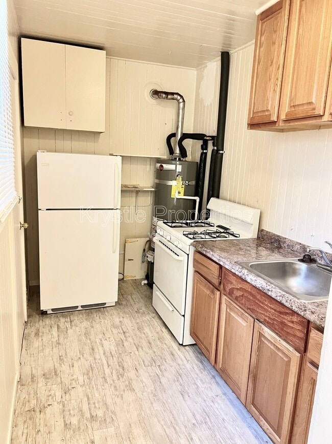 Building Photo - 526 Wilson Ave