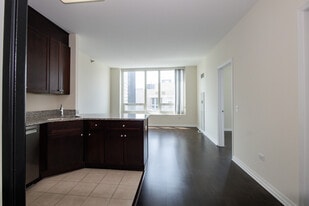 Building Photo - 33 W Ontario St