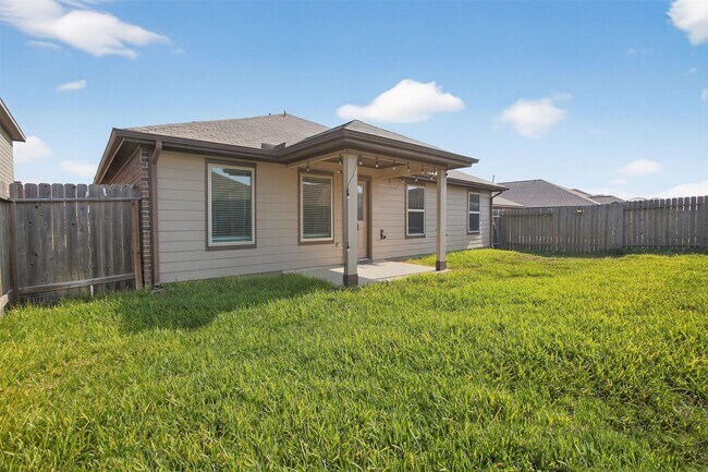 Building Photo - 3310 Sumac Dr