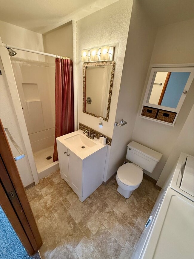Building Photo - Welcome to this Charming 3 bedroom, 2 bath...