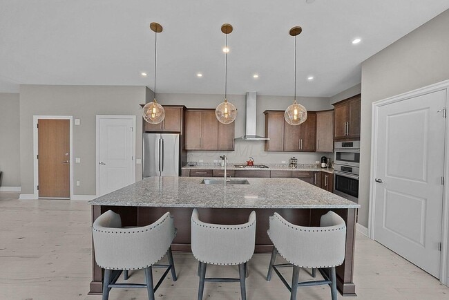 Building Photo - 250 W Spring St