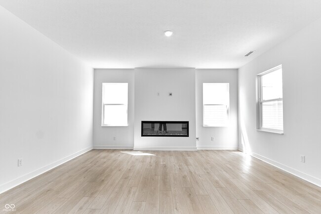 Building Photo - 422 Eisenhower St