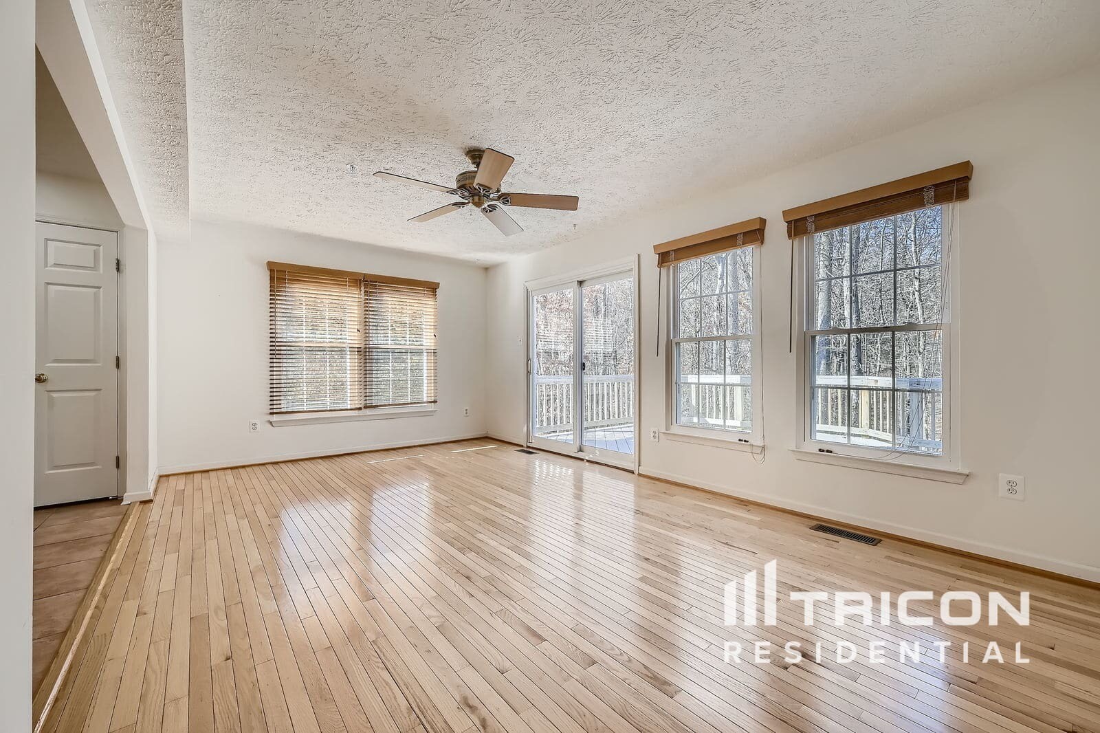 Building Photo - 9851 Bayline Cir