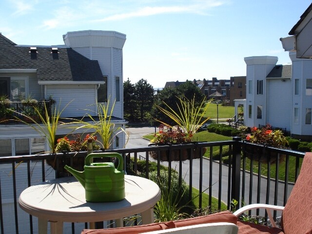 Building Photo - 227 Lakefront Blvd