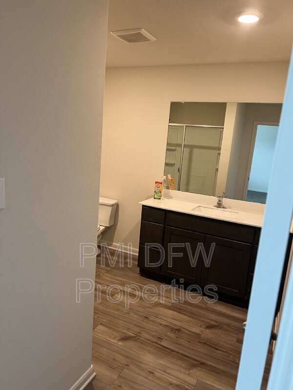 Building Photo - 640 Aqueduct Dr