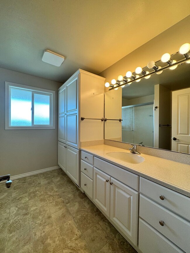 Building Photo - Large lower valley home, freshly remodeled...