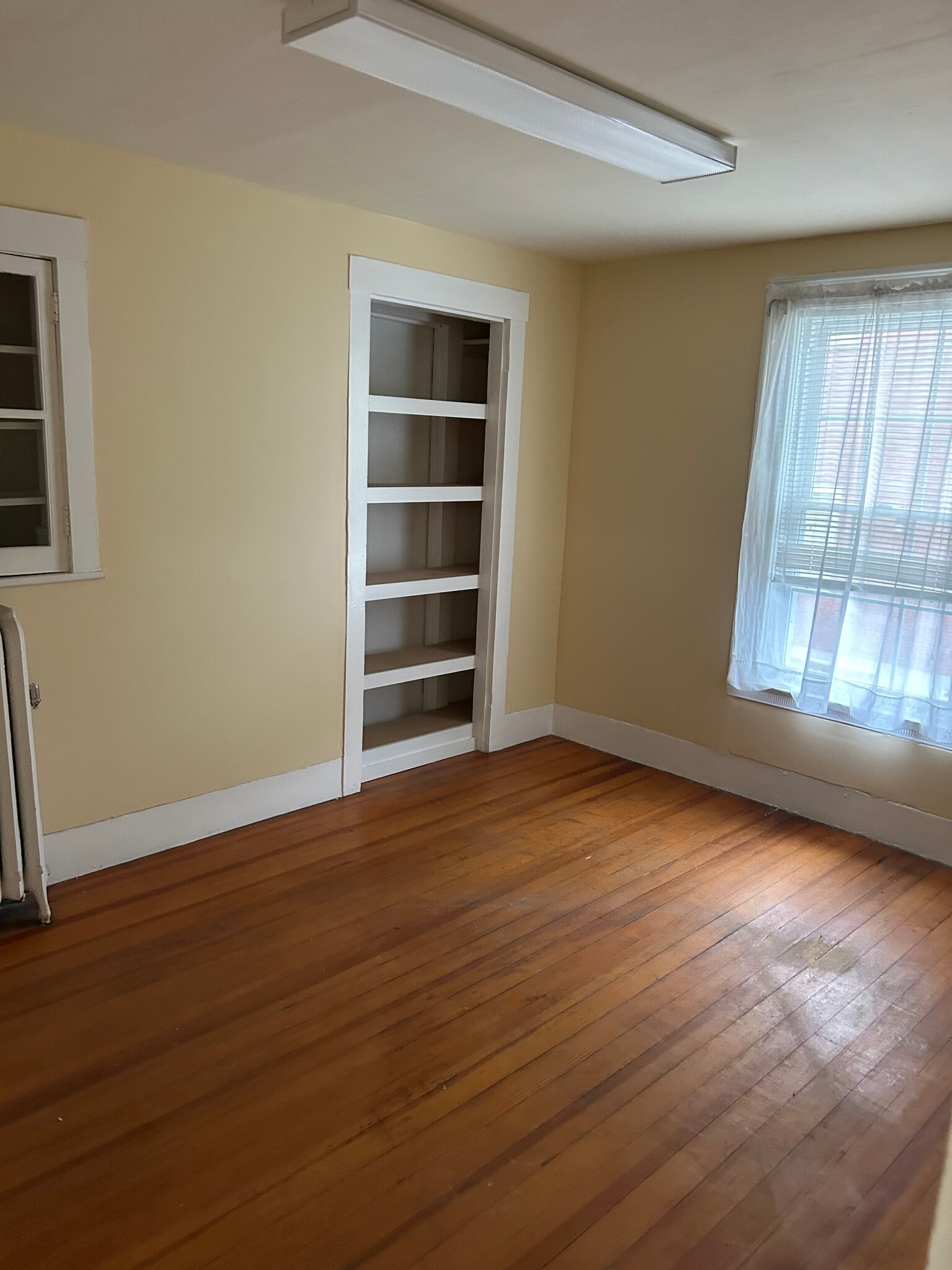 BR 3 - 50 Washington St