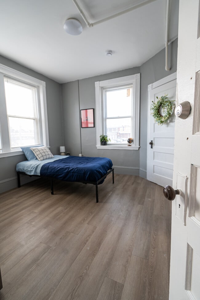 Building Photo - 376 Washington St