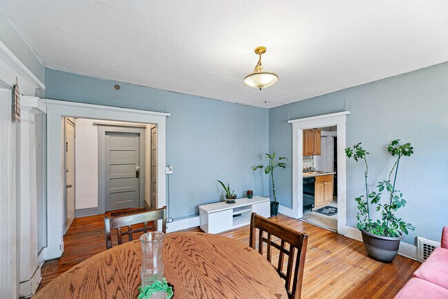 Living room - 520 5th Ave SE