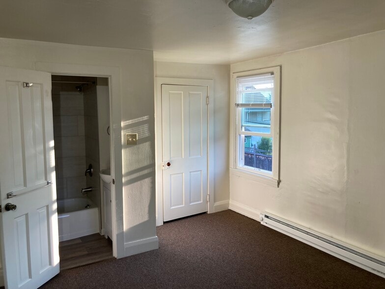 Building Photo - 600 Broad St