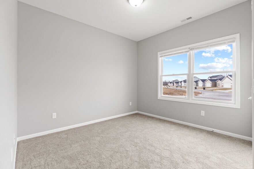 Building Photo - 805 Melody Cir N