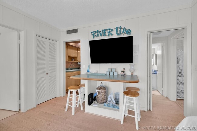Building Photo - 475 Tequesta Dr