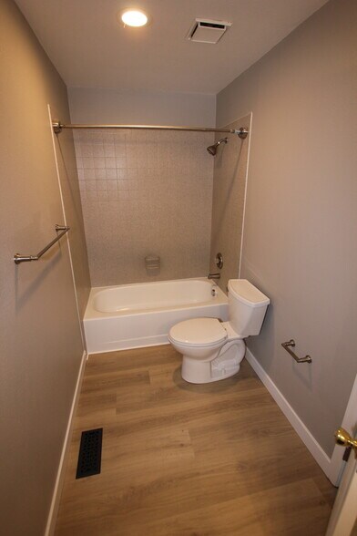 Building Photo - 1030 Magic Lamp Way