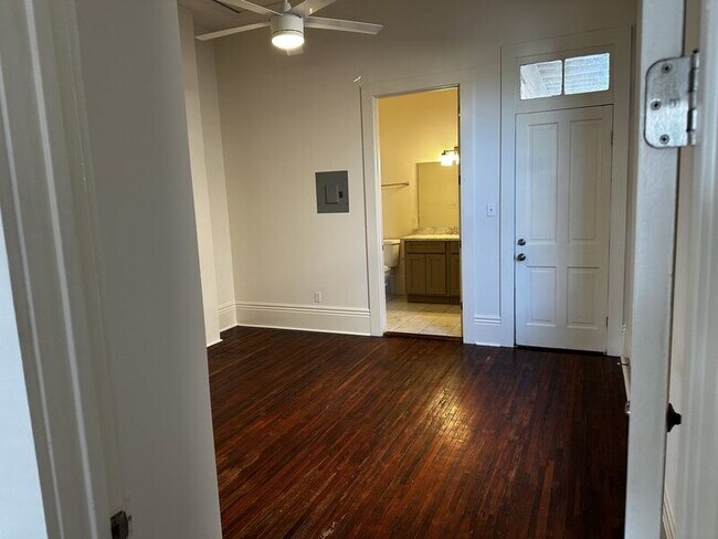 Building Photo - 1527 Reverend John Raphael Jr Way