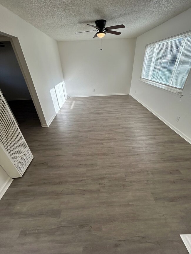 Building Photo - Newly updated cottage-style unit close to shopping and Upper Bidwell!