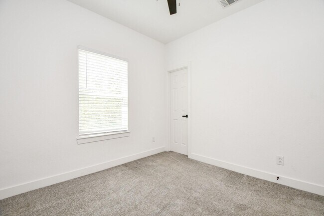 Building Photo - 9734 Pelsey St