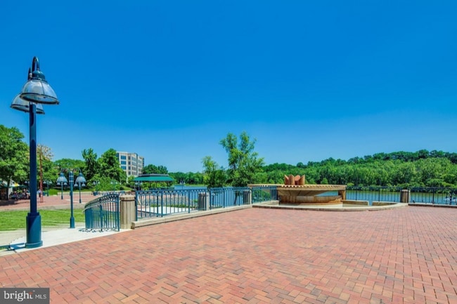 Building Photo - 10564 Twin Rivers Rd