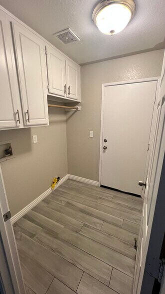 Laundry Area - 9083 Powell Ave
