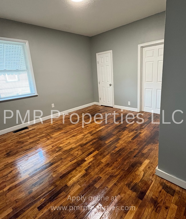 Building Photo - 2 Bethrooms / 1 Bathroom House