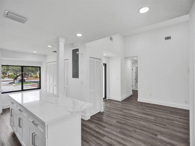 Building Photo - 8906 SW 5th Ln