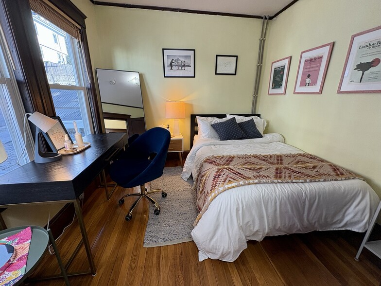 Images are representative samples of the advertised unit. Actual units shown during tours may differ - 11 Sunset St