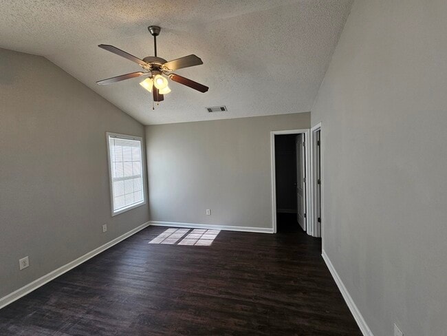 Building Photo - Renovated 3BR 2BA Home w/ 2-Car Garage • Open-View Kitchen • Garden Tub in Griffin