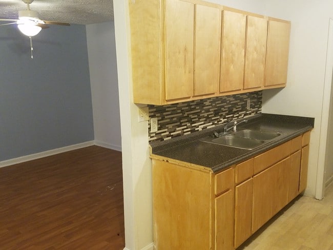 Building Photo - 405 Hale St