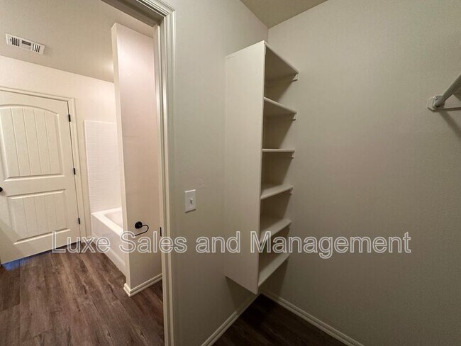 Building Photo - 412 Chalk Hill Ct