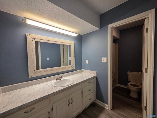Building Photo - 211 Knollridge Cir SE
