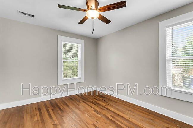 Building Photo - 2308 Aintree Ave