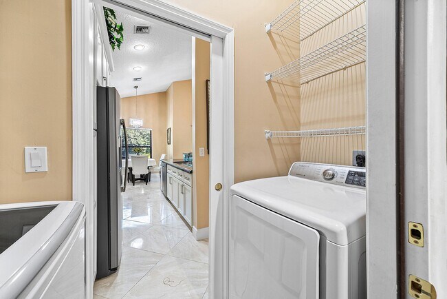 Building Photo - 13676 Cortez Dr