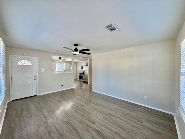 Building Photo - 303 Enid St