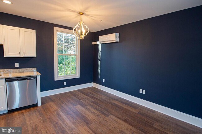 Building Photo - 106 Colonial Ct