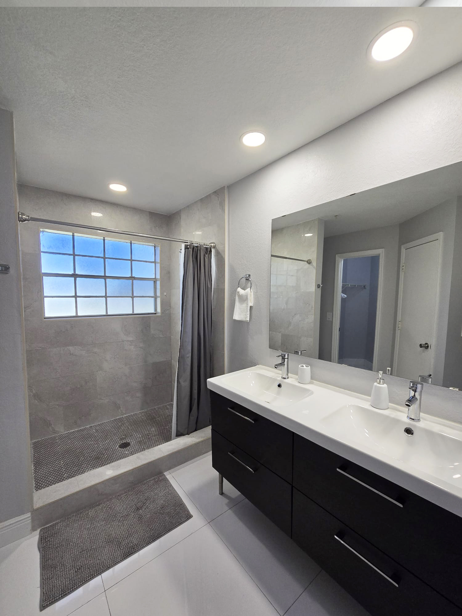 Bathroom - 7340 Westpointe Blvd